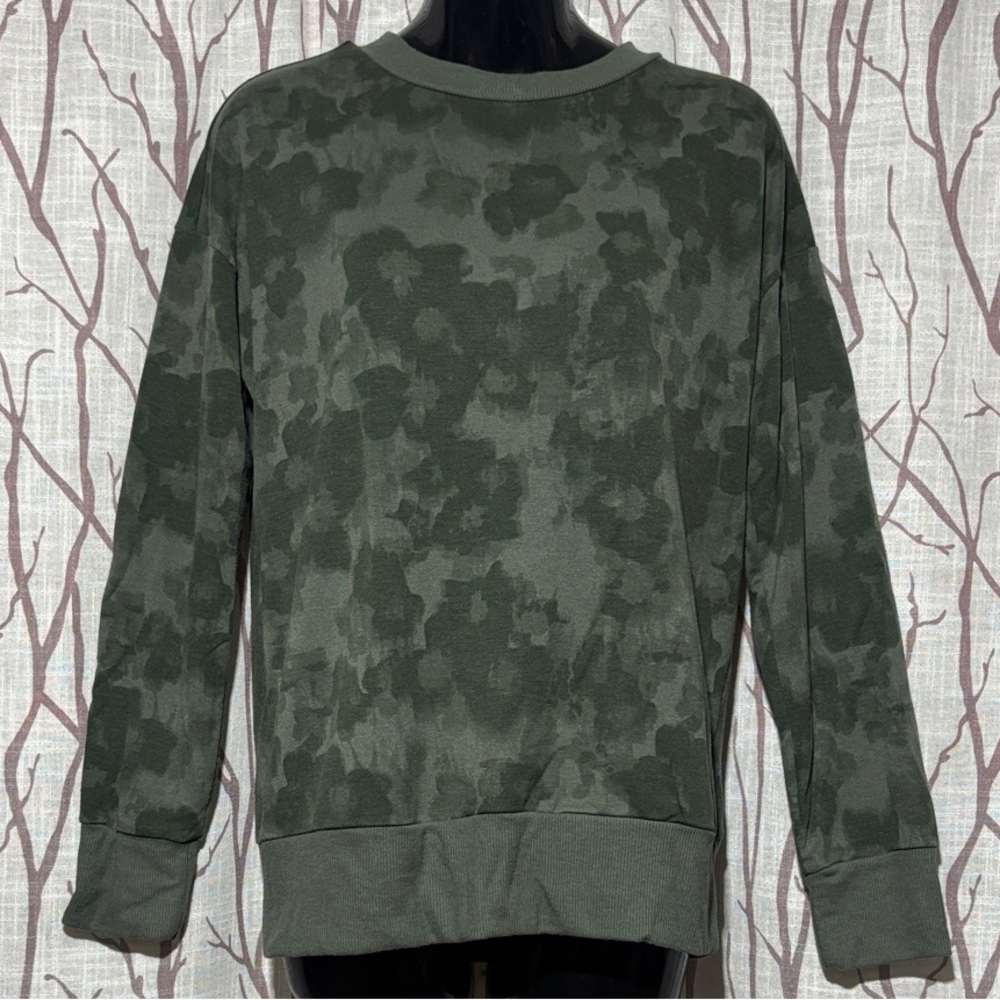 Mondetta Women's Olive Camouflage Crewneck Sweater